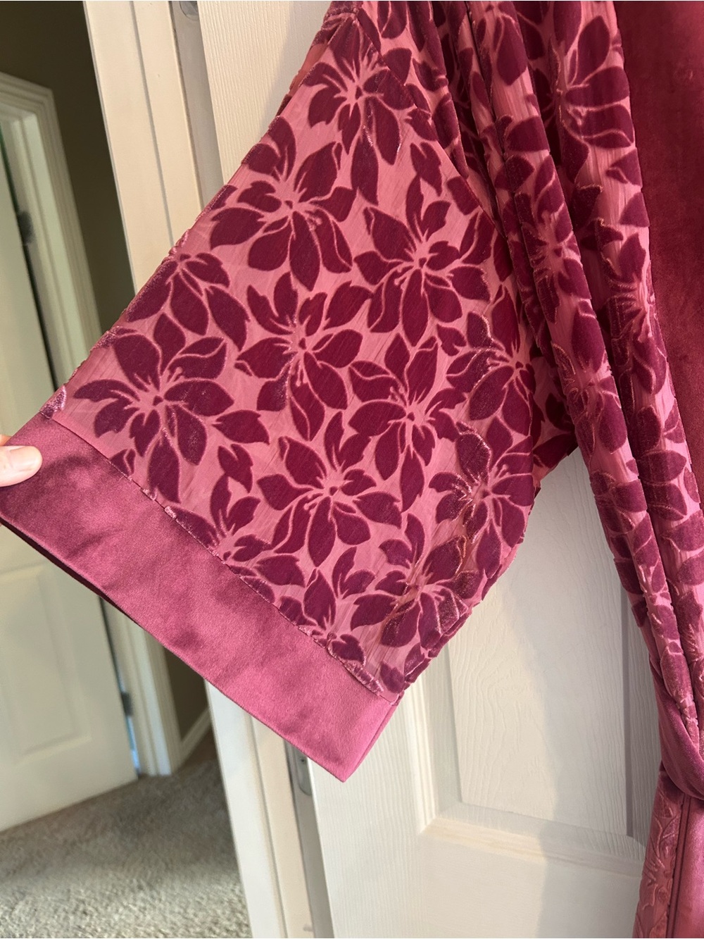 Victoria's Secret Velvet Floral Kimono Robe in Wine - Picture 3 of 5